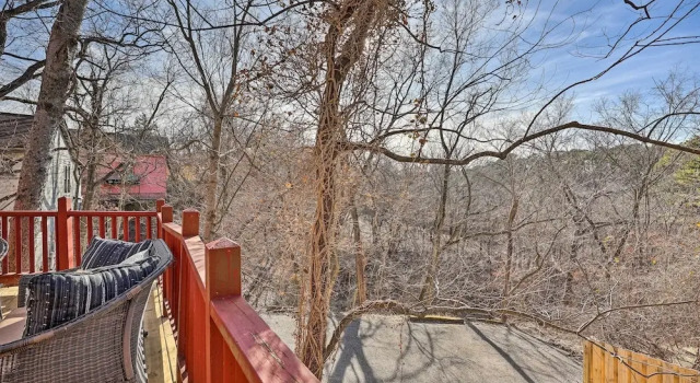 Walk to Dtwn: Historic Home in Eureka Springs, Забронировать Дом для отпуска Виллы Юрика-Спрингса, рядом с Историческая железная дорога Юрика-Спрингс и Северного Арканзаса, Вилла