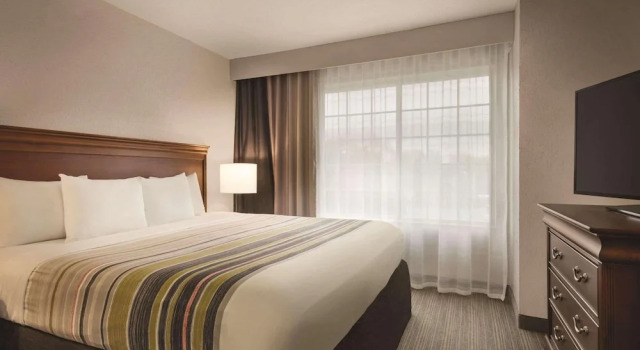 Люкс c 1 комнатой Country Inn & Suites by Radisson, Valparaiso, IN