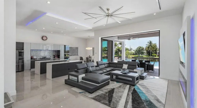 Villa Cosmopolitan by Vacationhit, Забронировать Вилла Виллы Кейп-Корал, рядом с Пляж яхт-клуба Кейп-Корал, Вилла
