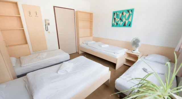 Кровать в общем номере (женский номер) myNext - Riverside Hotel Salzburg