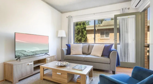 Апартаменты Unit With Balcony, Backyard and Parking Near Shops