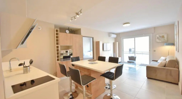 Апартаменты SERRENDY Dead center of Cannes Only 2 minutes on foot to the Croisette!