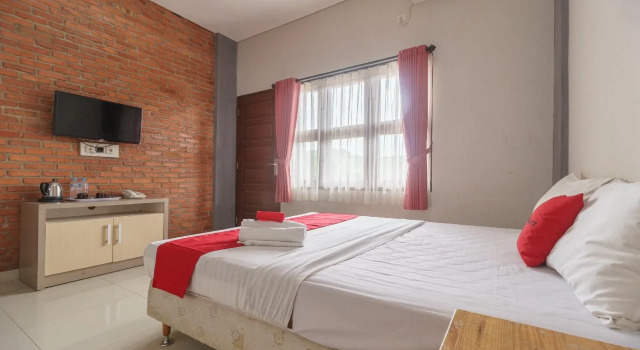 RedDoorz Plus @ Megamendung Puncak Bogor 2