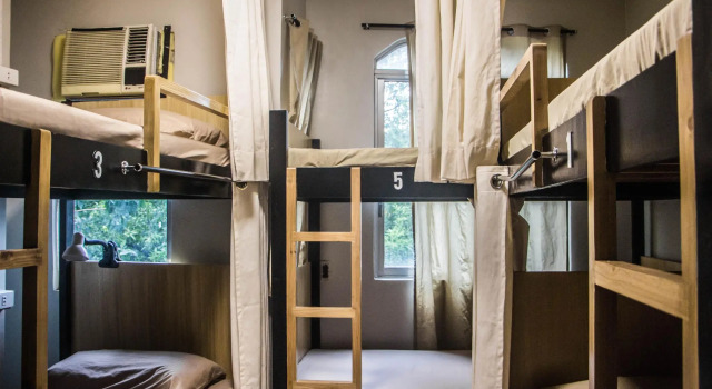 Bett im Wohnheim Bunks Hostel