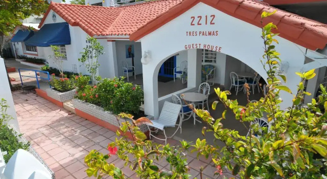 Tres Palmas Inn