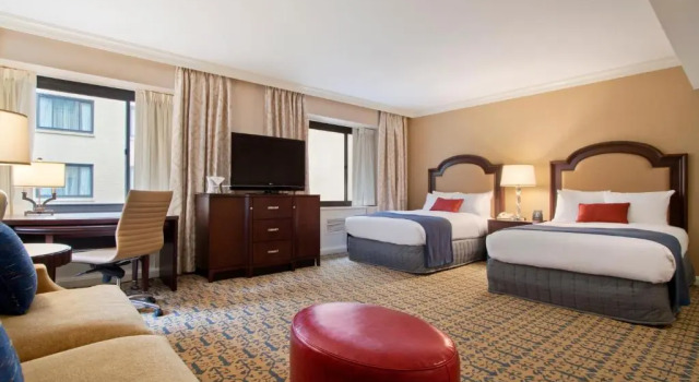 Четырёхместный полулюкс Capital Hilton