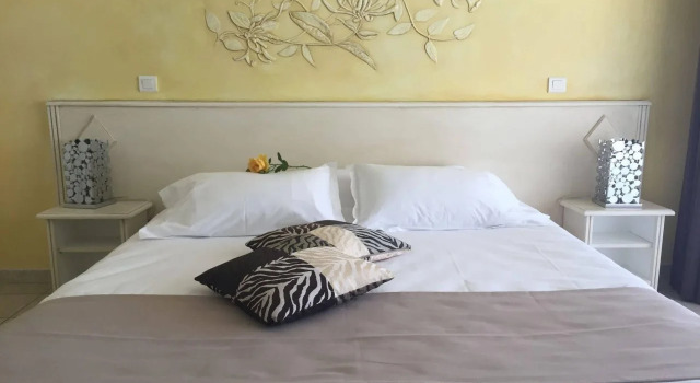 Hotel Le Ruesco, Varaa Hotelli Olmeto 