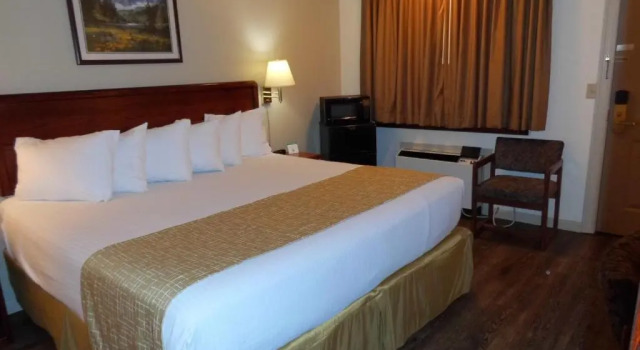 Номер Standard Travelodge by Wyndham Livingston
