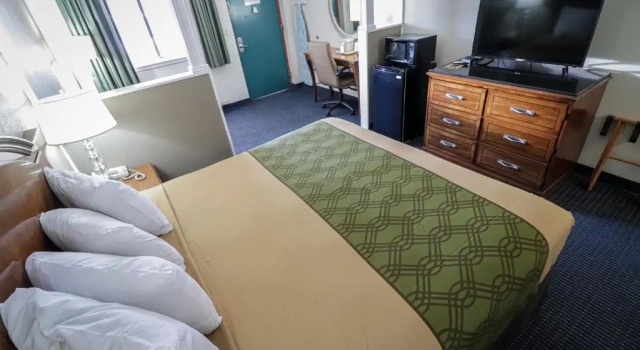 Двухместный номер Deluxe University Inn & Suites