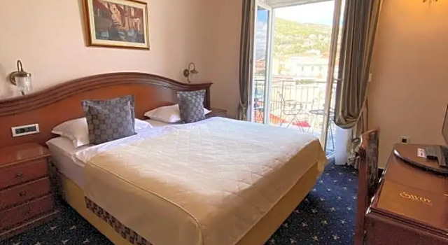 Номер Standard с балконом Hotel Savoy