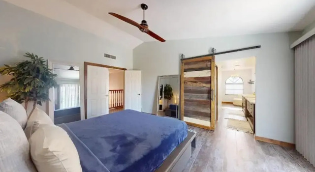 Family Oasis Ranch 3BR Pool Mystic Falls, Book Pension Gæstehuse i Paradise., Pension