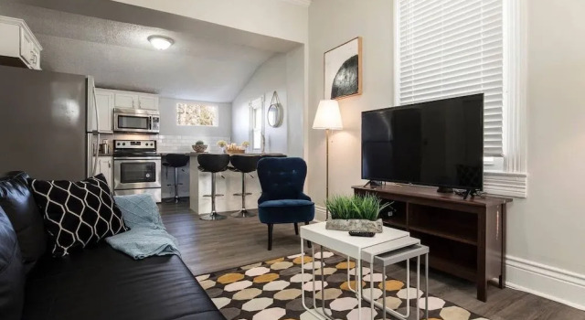 Louisville Dream House 4BR/2BA  by CozySuites, 预订 酒店 路易斯威尔 Louisville Metropolitan Area