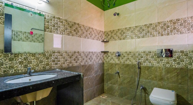 OYO 18723 Home Elegant Studio Tungrali, Забронировать Отель Отели штата Махараштры с бассейном, Бассейн