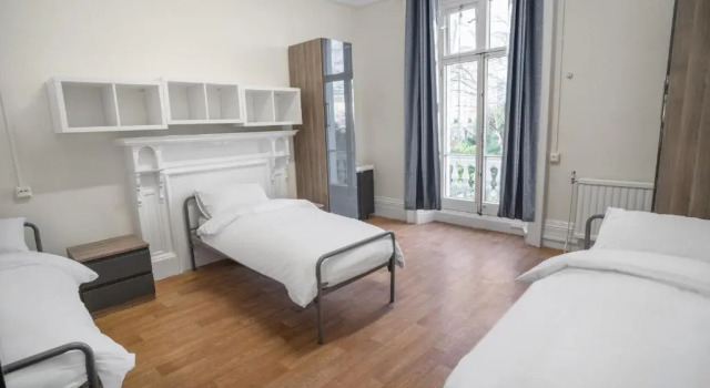 Кровать в общем номере (мужской номер) Holland House