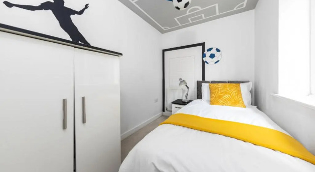 Royal House Wolverhampton - Perfect for Contractors & Large Groups