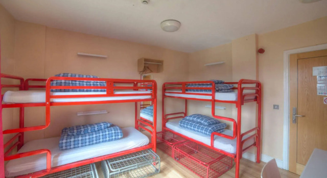Snoozles Tourist Hostel, Забронировать Хостел Хостелы Голуэй, рядом с Lynch’s Castle, Хостел
