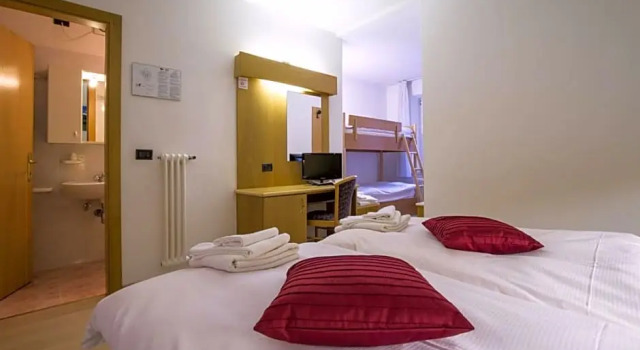 Alpenсolor Hotel Tonale, Забронировать Отель Отели Пассо-дель-Тонале с парковкой, рядом с Подъемник Колониа Виджили - Тонале, Парковка