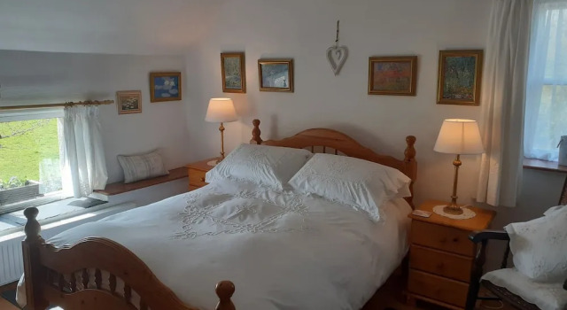 300 Year old Tradition Irish Cottage, Book Feriehus Villaer i Rathkeale, Villa