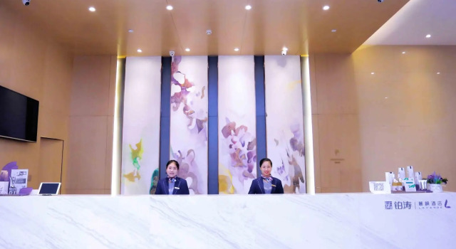 Люкс Deluxe Lavande Hotels Harbin Railway Station Zhanqian Square