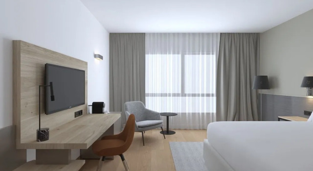 Четырёхместный семейный номер Standard Hotel Crowne Plaza Madrid Airport