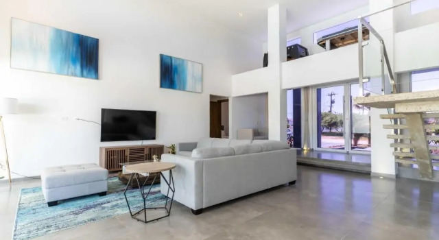 Grand Modern Villa 6-bedroom! Brand New! Heated Jacuzzi!