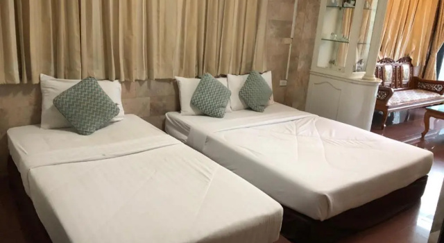 Кровать в общем номере Fatalayjone Resort