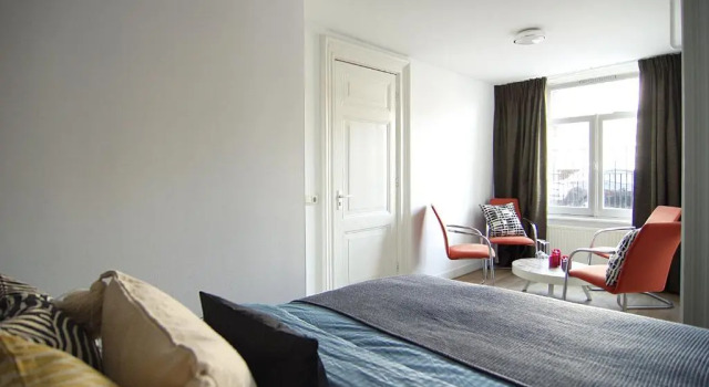 Luxury Leidseplein with Private Patio, Забронировать Отель Амстердам 