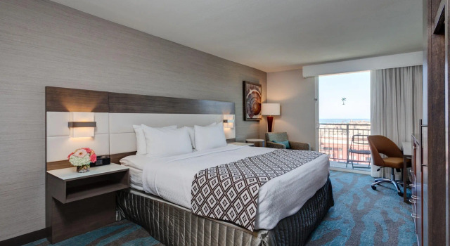 Номер Standard Crowne Plaza Ventura Beach by IHG