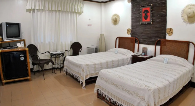 Двухместный номер Standard с балконом и с видом на сад Surfside Boracay Resort