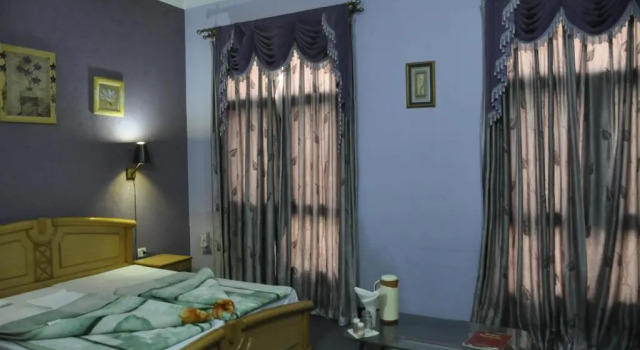 Hotel Pratiksha, Забронировать Отель Морадабад штат Уттар-Прадеш, рядом с Железнодорожная станция Морадабад