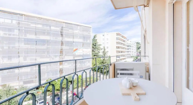 SERRENDY 3 minutes from the Rue dAntibes and the famous Croisette!
