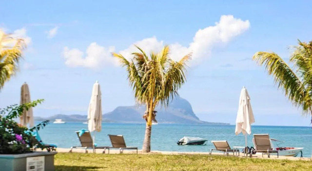 Номер Standard LEscale 3 bedrooms Sea View and Beachfront Suite by Dream Escapes