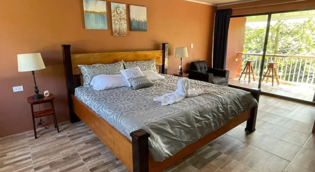 Cabinas La Catarata, Varaa Hotelli Hotellit Alajuela uima-altaalla, Uima-allas