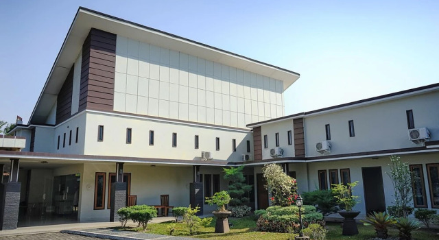 Guest House Loemajan by OYO Rooms, Rezerwuj Pensjonat Jambi 