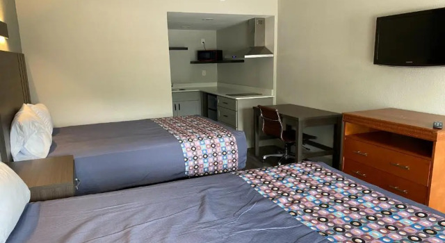Номер Premium Sunrise Inn by OYO Titusville FL