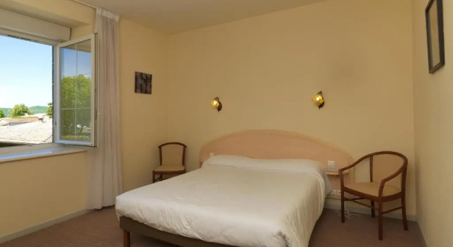 Двухместный номер Superior Logis Hôtel restaurant Les Minotiers