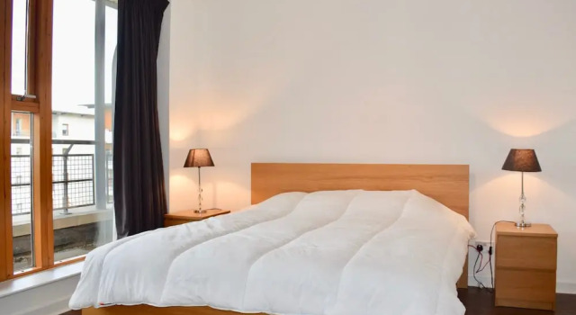 Spacious 3 Bedroom Apartment in Dublin, Забронировать Апартаменты/квартира Дублин Каунти Дублин, рядом с The Point Club