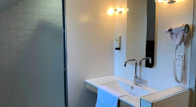 Номер Standard Logis Hôtel Etchemaïté