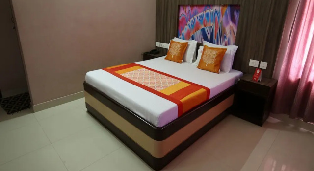 OYO 7878 Hotel Skyark