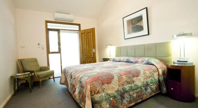 Gundaroo Colonial Inn, Book Hotel Gundaroo New South Wales