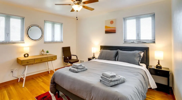 3 Mi to Downtown: Pittsburgh Home w/ Balcony!, Varaa Lomakoti Mökit kohteessa Pittsburgh, Mökki