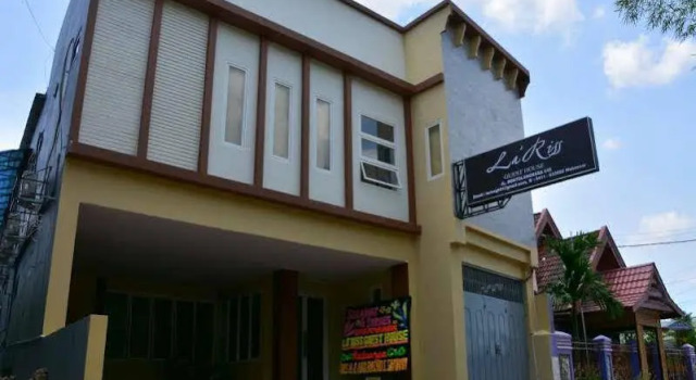 La Riss Guest House, Book Guesthouse Hotels in Sulawesi with Parking, Parking