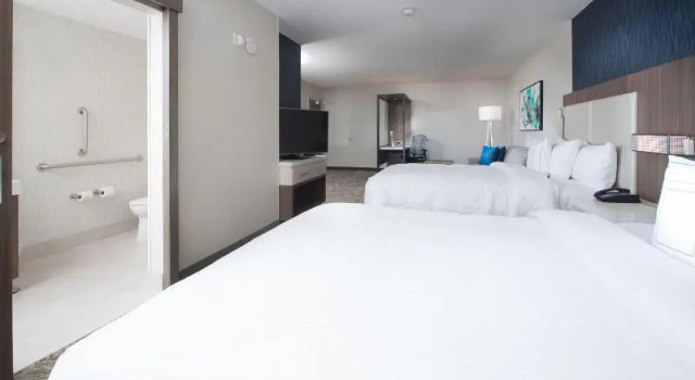 Четырёхместный люкс c 1 комнатой SpringHill Suites by Marriott Fayetteville Fort Bragg