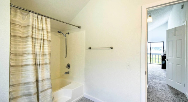 Коттедж Stunning Hood Canal Getaway w/ Private Deck!