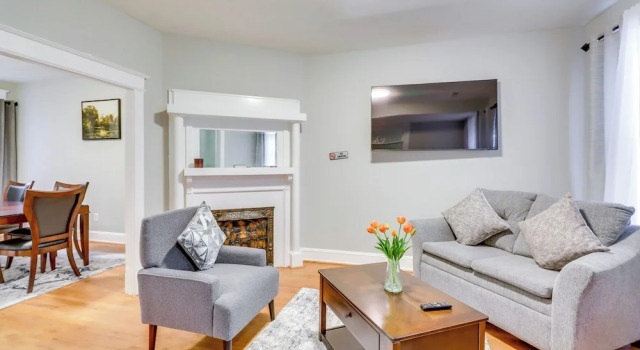 2 Mi to National Mall: DC Townhome, Prenota Appartamento Washington 