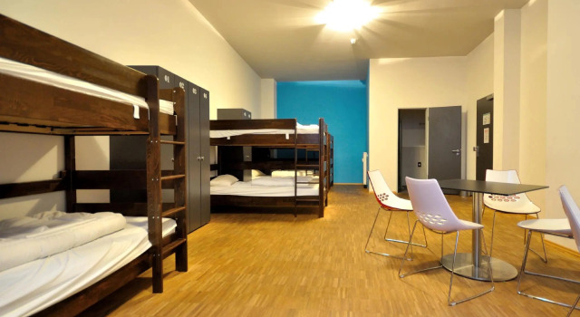 Letto in camerata con vista sul cortile Five Elements Hostel Leipzig