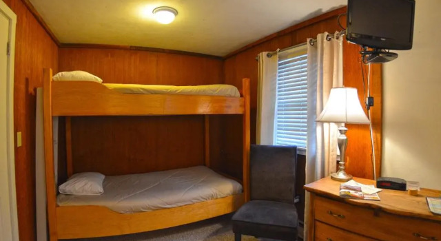 Четырёхместный номер Comfort Hyde Away Inn