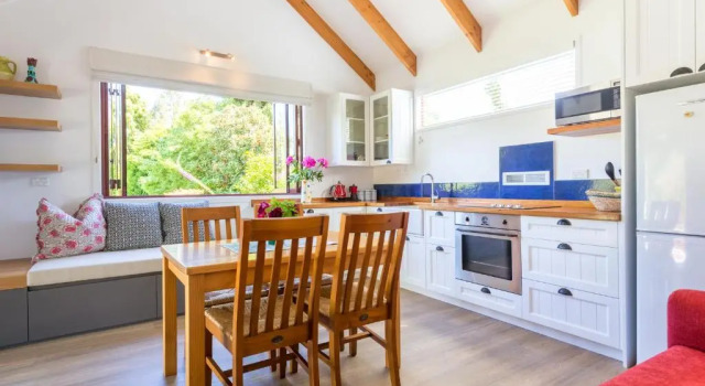 Коттедж c 1 комнатой Tasman Village Cottage