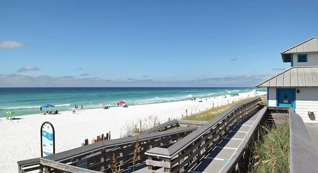 Waterside Villa - XL Pool - Steps To Beach - Pets, Book Villa Sommerhuse i Emerald Coast, Hytte