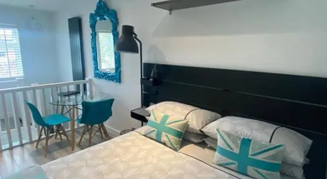 Studio Tavros (Adults Only), Забронировать Отель Бристоль Англия, рядом с Ботанический сад Бристольского университета